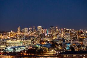 Prime Walkable Midtown Location Pool Gym Outlaw s Den by Avantstay