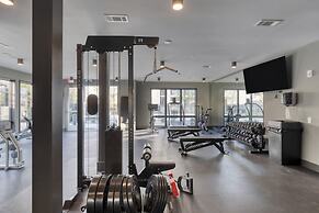 Prime Walkable Midtown Location Pool Gym Outlaw s Den by Avantstay