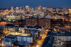 Prime Walkable Midtown Location Pool Gym Outlaw s Den by Avantstay