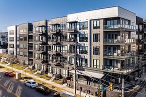 Prime Walkable Midtown Location Pool Gym Outlaw s Den by Avantstay