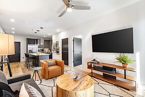 Prime Walkable Midtown Location Pool Gym Outlaw s Den by Avantstay