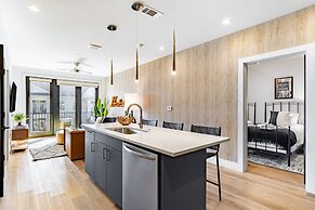 Prime Walkable Midtown Location Pool Gym Outlaw s Den by Avantstay