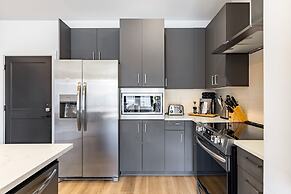 Prime Walkable Midtown Location Pool Gym Outlaw s Den by Avantstay