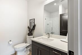 Prime Walkable Midtown Location Pool Gym Outlaw s Den by Avantstay