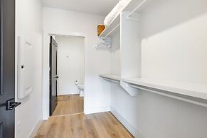 Prime Walkable Midtown Location Pool Gym Outlaw s Den by Avantstay