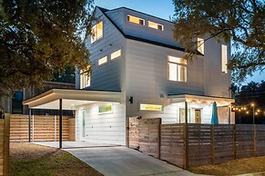 Eastside Home w Awesome Yard - Golf Pool Firepit