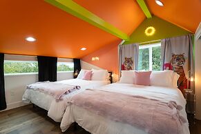 Eastside Home w Awesome Yard - Golf Pool Firepit