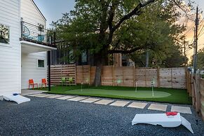 Eastside Home w Awesome Yard - Golf Pool Firepit