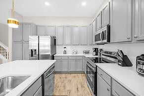 Paradiso 12bd Pool Summerkitchen Gameroom Cinema