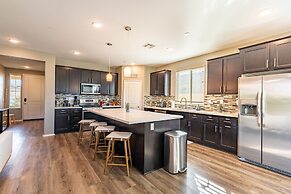 Luxe Indio Stay w Pool Tiki Bar Fire Pit Near Coachella Longfellow