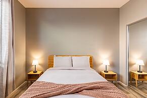 Luxe Indio Stay w Pool Tiki Bar Fire Pit Near Coachella Longfellow