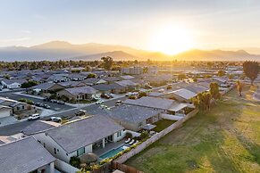 Luxe Indio Stay w Pool Tiki Bar Fire Pit Near Coachella Longfellow