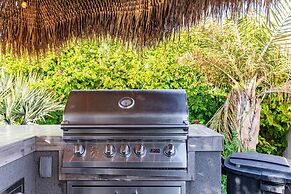 Luxe Indio Stay w Pool Tiki Bar Fire Pit Near Coachella Longfellow