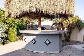 Luxe Indio Stay w Pool Tiki Bar Fire Pit Near Coachella Longfellow