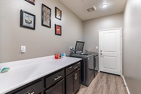 Luxe Indio Stay w Pool Tiki Bar Fire Pit Near Coachella Longfellow