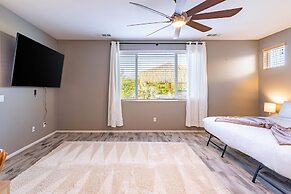 Luxe Indio Stay w Pool Tiki Bar Fire Pit Near Coachella Longfellow