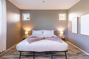 Luxe Indio Stay w Pool Tiki Bar Fire Pit Near Coachella Longfellow