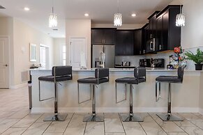 Luxury 9BR Villa Poolside Bliss n Pool Table Fun