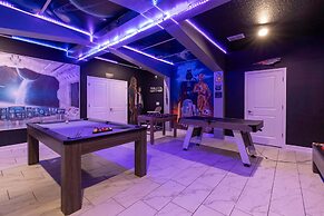 Luxury 9BR Villa Poolside Bliss n Pool Table Fun