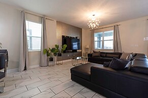 Luxury 9BR Villa Poolside Bliss n Pool Table Fun