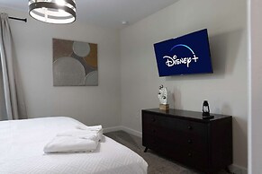 Luxury 9BR Villa Poolside Bliss n Pool Table Fun