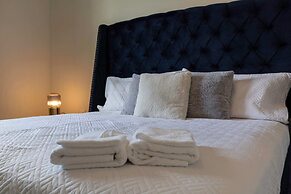 Luxury 9BR Villa Poolside Bliss n Pool Table Fun