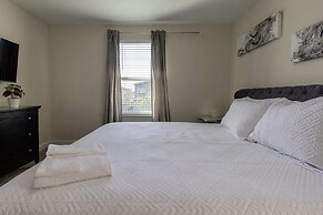 Luxury 9BR Villa Poolside Bliss n Pool Table Fun