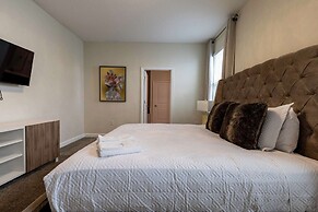 Luxury 9BR Villa Poolside Bliss n Pool Table Fun