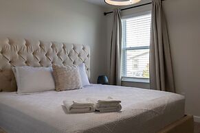 Luxury 9BR Villa Poolside Bliss n Pool Table Fun