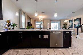 Luxury 9BR Villa Poolside Bliss n Pool Table Fun