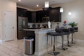 Luxury 9BR Villa Poolside Bliss n Pool Table Fun