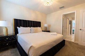 Luxury 9BR Villa Poolside Bliss n Pool Table Fun