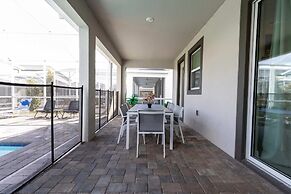 Luxury 9BR Villa Poolside Bliss n Pool Table Fun