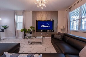 Luxury 9BR Villa Poolside Bliss n Pool Table Fun