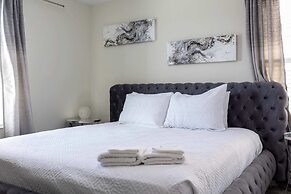 Luxury 9BR Villa Poolside Bliss n Pool Table Fun