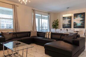 Luxury 9BR Villa Poolside Bliss n Pool Table Fun