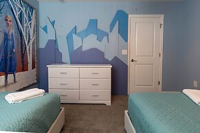 Luxury 9BR Villa Poolside Bliss n Pool Table Fun