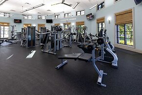 Luxury 9BR Villa Poolside Bliss n Pool Table Fun