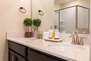 Luxury 9BR Villa Poolside Bliss n Pool Table Fun