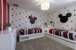 Luxury 9BR Villa Poolside Bliss n Pool Table Fun