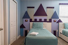 Luxury 9BR Villa Poolside Bliss n Pool Table Fun