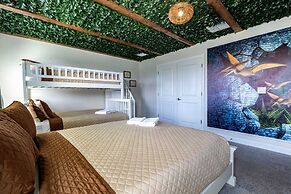 Luxury 9BR Villa Poolside Bliss n Pool Table Fun