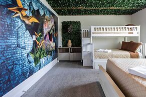 Luxury 9BR Villa Poolside Bliss n Pool Table Fun