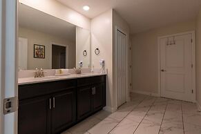 Luxury 9BR Villa Poolside Bliss n Pool Table Fun