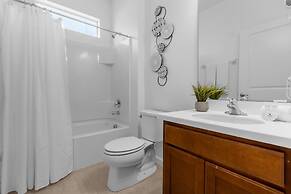 Upstay - Karaoke Mansion w Pool Cinema Themed Rooms