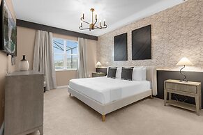 Upstay - Karaoke Mansion w Pool Cinema Themed Rooms