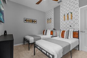 Upstay - Karaoke Mansion w Pool Cinema Themed Rooms