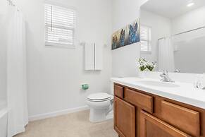 Upstay - Karaoke Mansion w Pool Cinema Themed Rooms