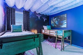 Upstay - Karaoke Mansion w Pool Cinema Themed Rooms