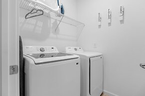 Upstay - Karaoke Mansion w Pool Cinema Themed Rooms